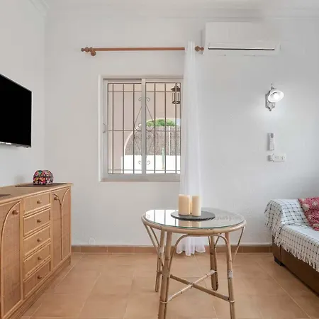 Con Piscina Compartida Wi-fi Y Aire A Apartment