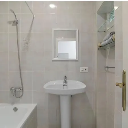 Con Piscina Compartida Wi-fi Y Aire A *